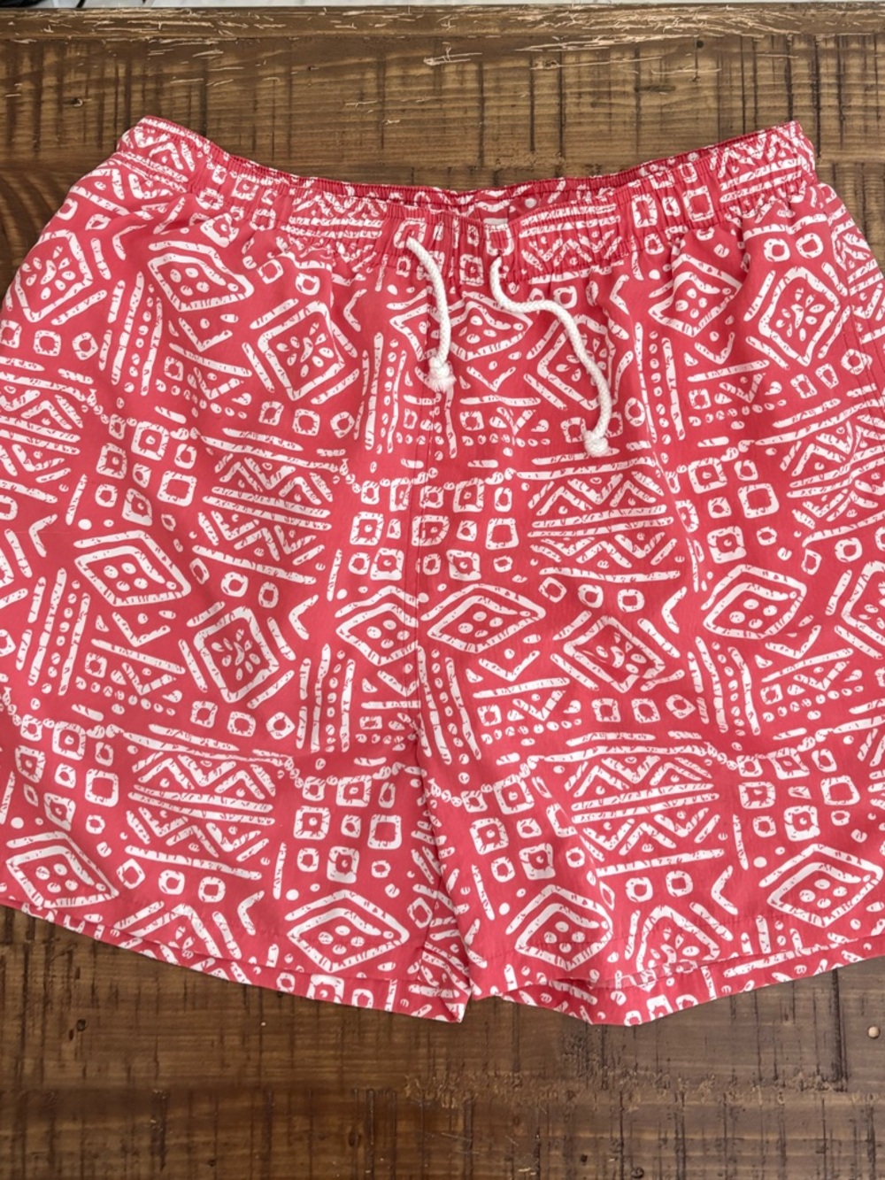 J. McLaughlin Red & White Large Men’s Swim Trunks Coral